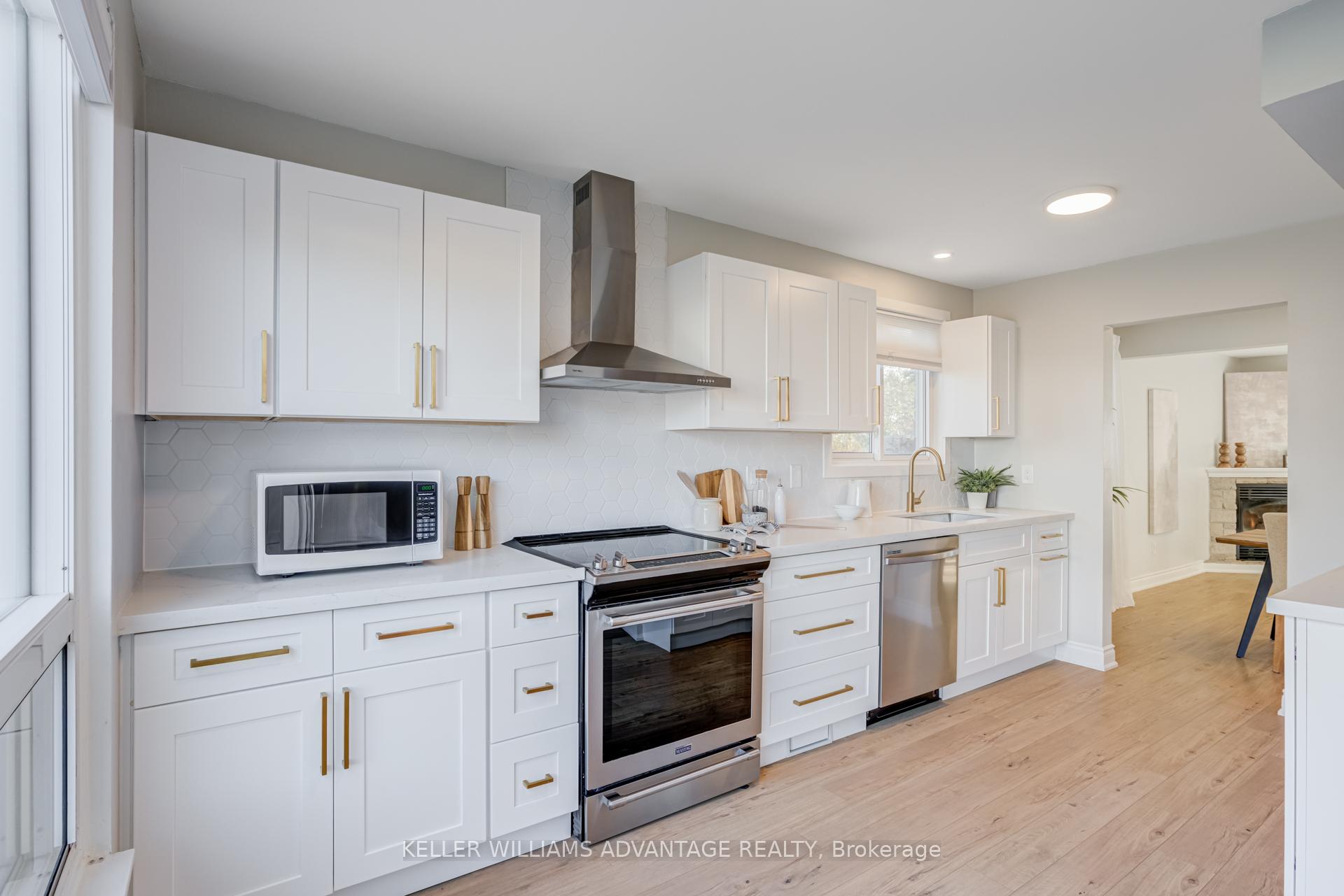 Photo 6 of 17 Loscombe Drive, Clarington, Bowmanville — HOMEH