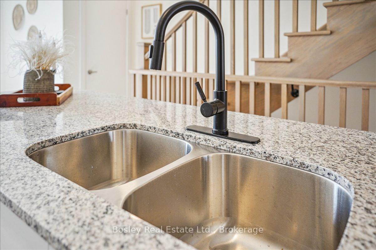 Photo 13 of 60 Winters Crescent, Collingwood — HOMEH