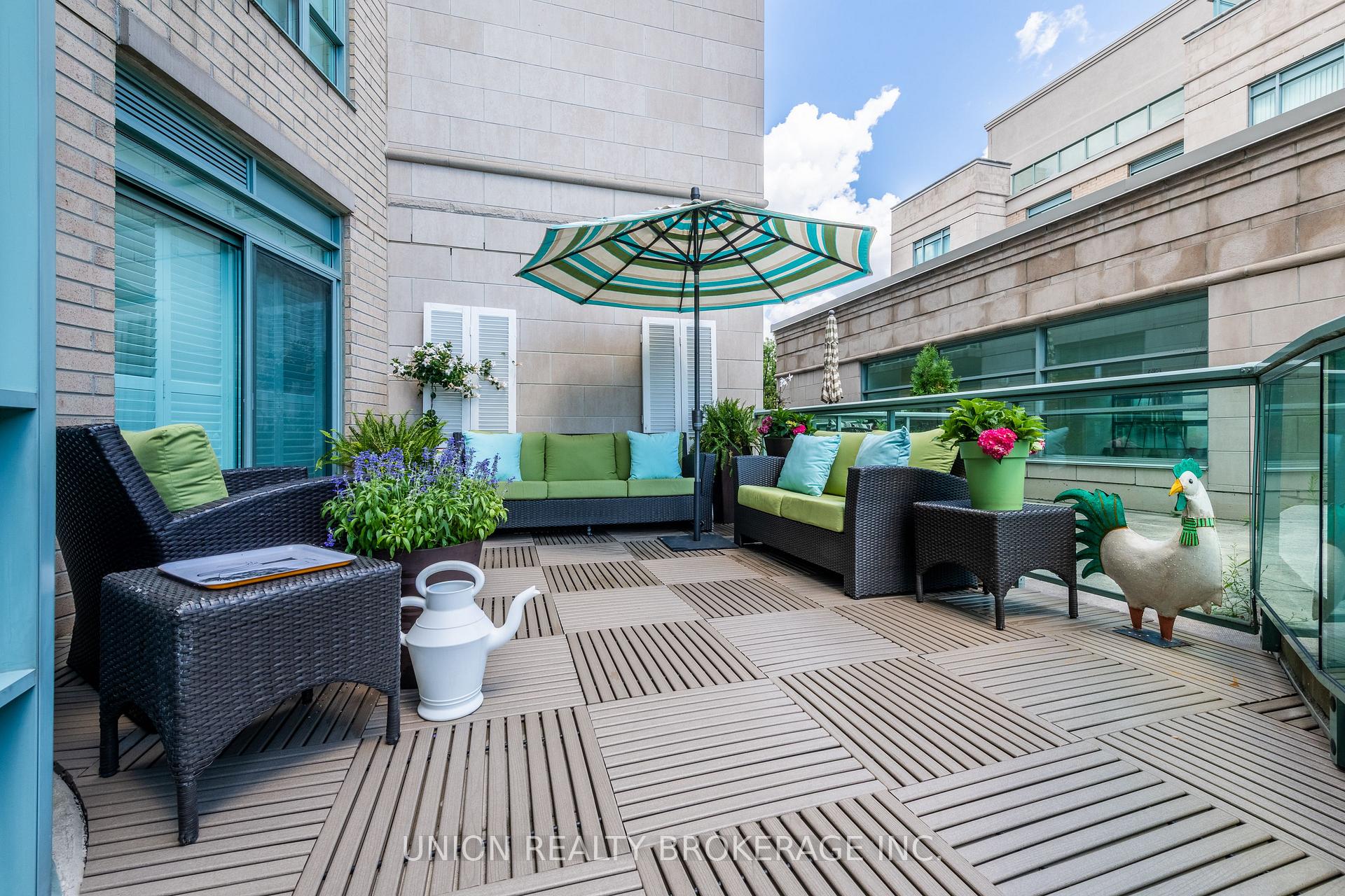 Photo 2 of Unit 225, 9 Boardwalk Drive, Toronto, The Beaches — HOMEH