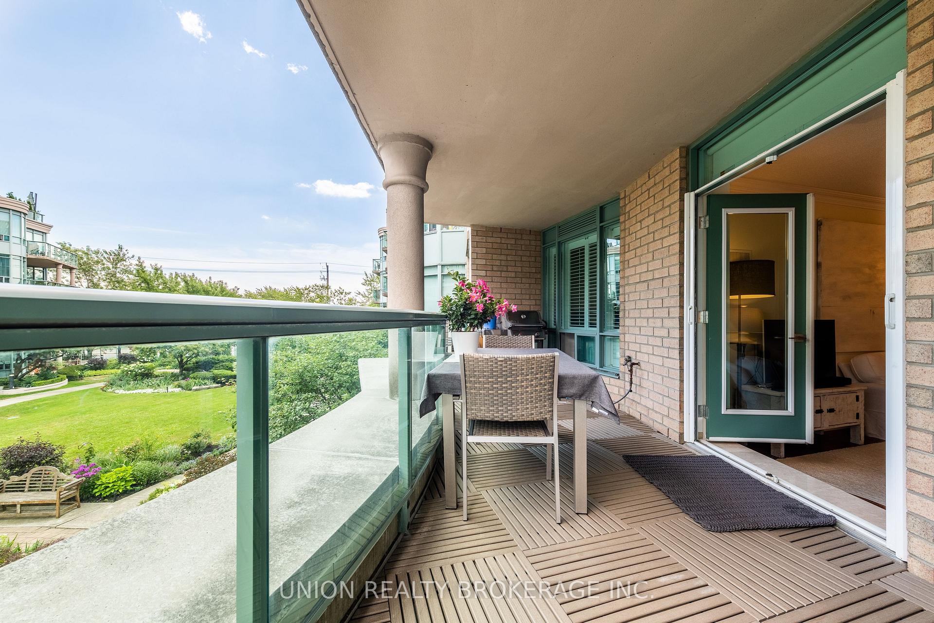 Photo 3 of Unit 225, 9 Boardwalk Drive, Toronto, The Beaches — HOMEH