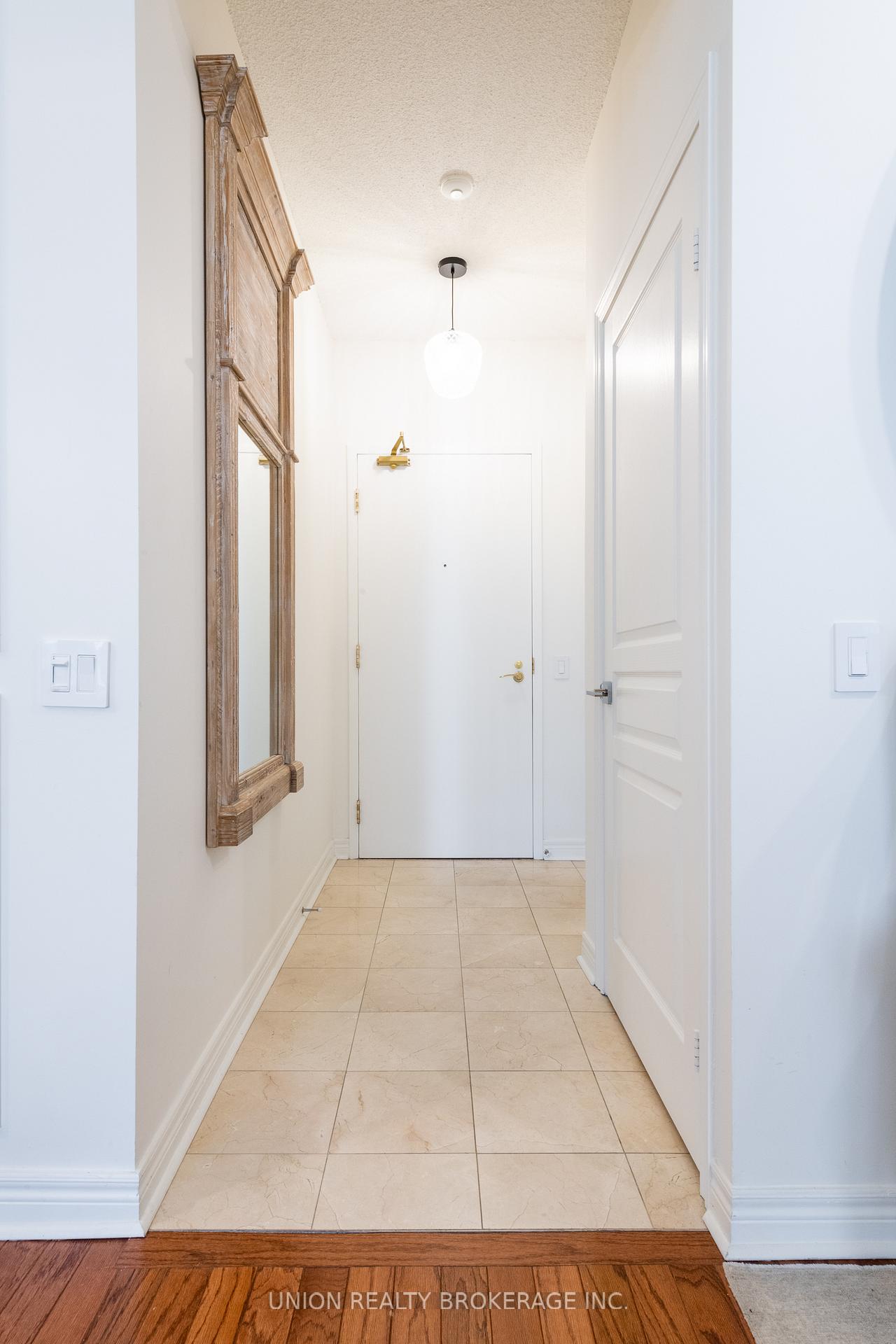 Photo 4 of Unit 225, 9 Boardwalk Drive, Toronto, The Beaches — HOMEH