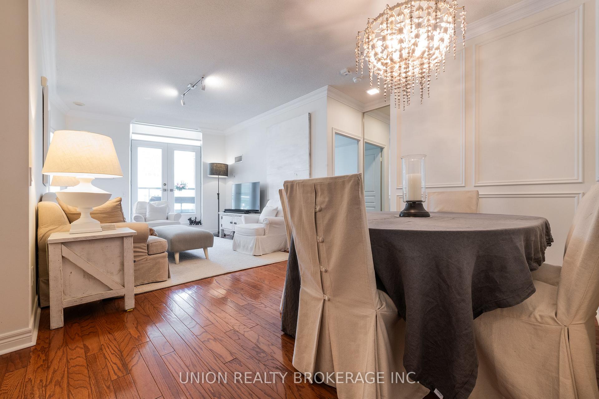 Photo 5 of Unit 225, 9 Boardwalk Drive, Toronto, The Beaches — HOMEH