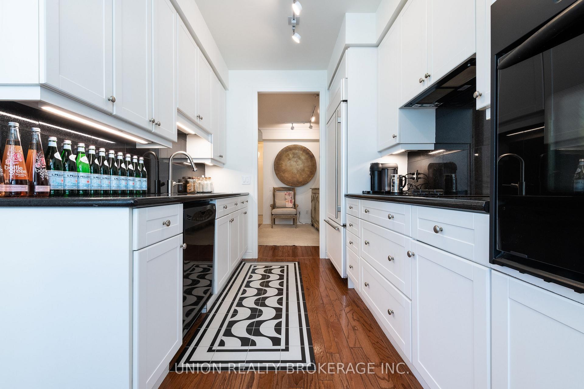 Photo 10 of Unit 225, 9 Boardwalk Drive, Toronto, The Beaches — HOMEH