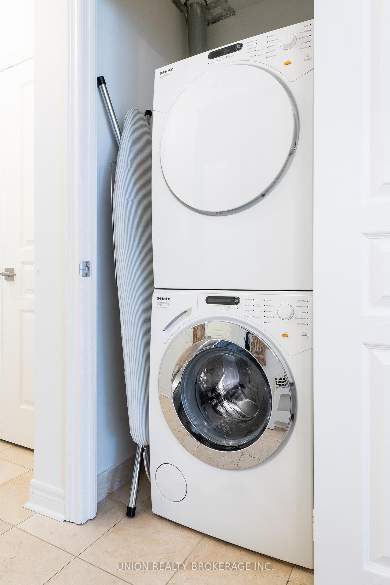 Photo 20 of Unit 225, 9 Boardwalk Drive, Toronto, The Beaches — HOMEH