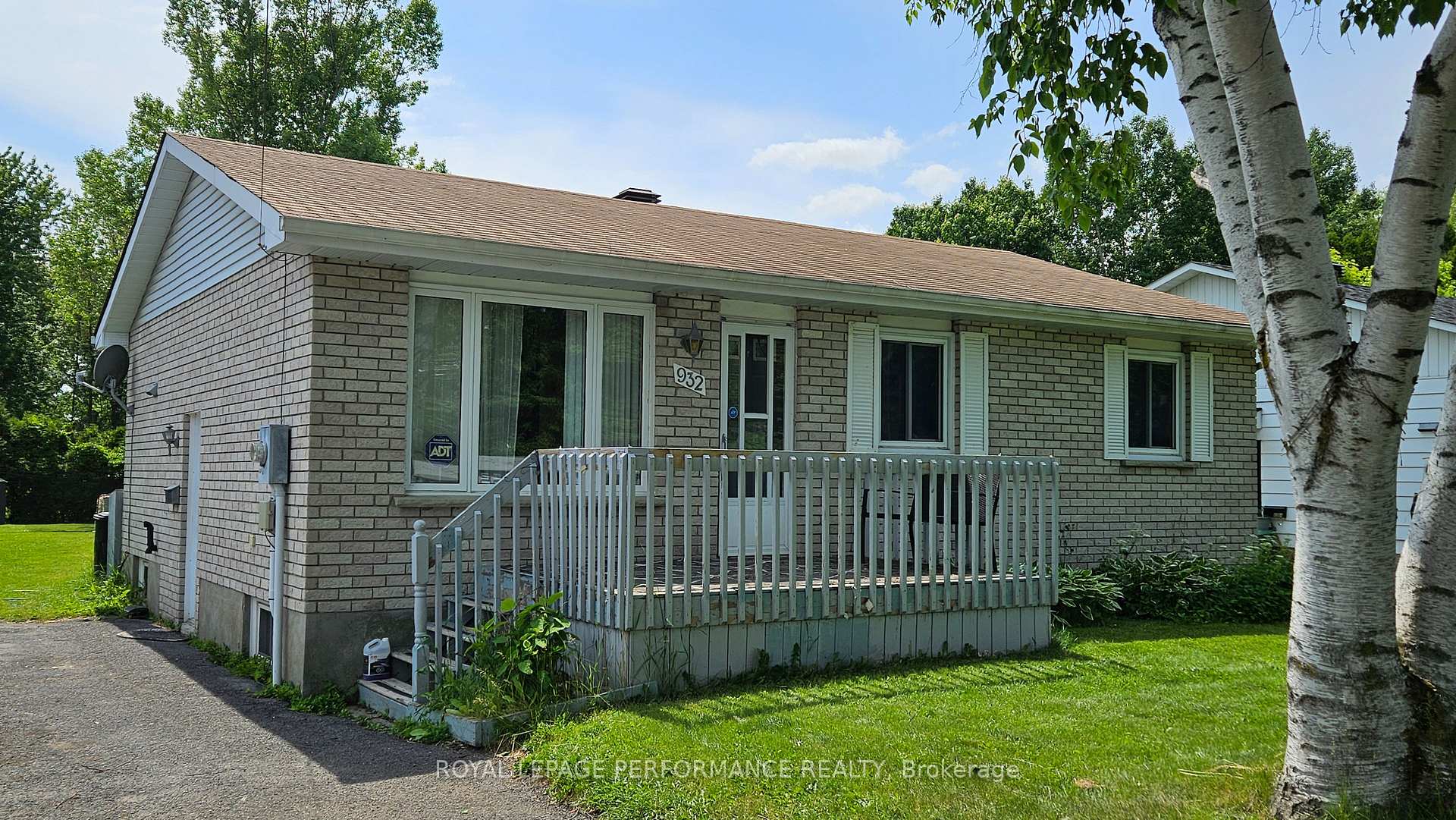 Photo 3 of 932 Laflin Avenue, Cornwall — HOMEH