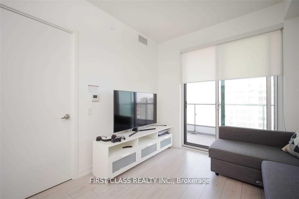 Photo 2 of Unit 3703, 950 Portage Parkway, Vaughan, Concord — HOMEH