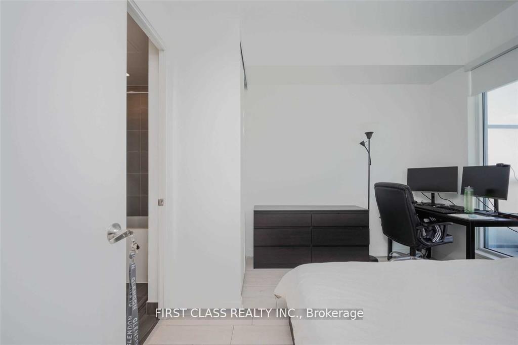 Photo 10 of Unit 3703, 950 Portage Parkway, Vaughan, Concord — HOMEH