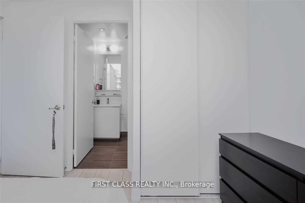 Photo 12 of Unit 3703, 950 Portage Parkway, Vaughan, Concord — HOMEH