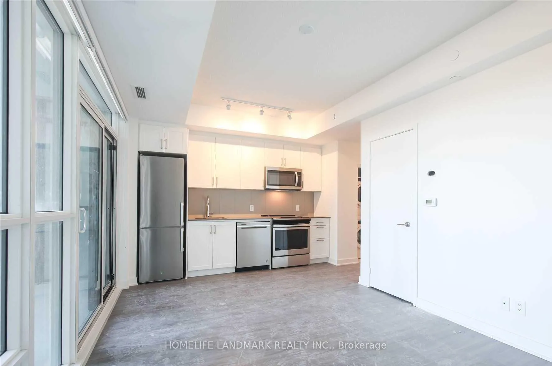 Photo 8 of 681 Yonge Street, Barrie, Painswick South — HOMEH