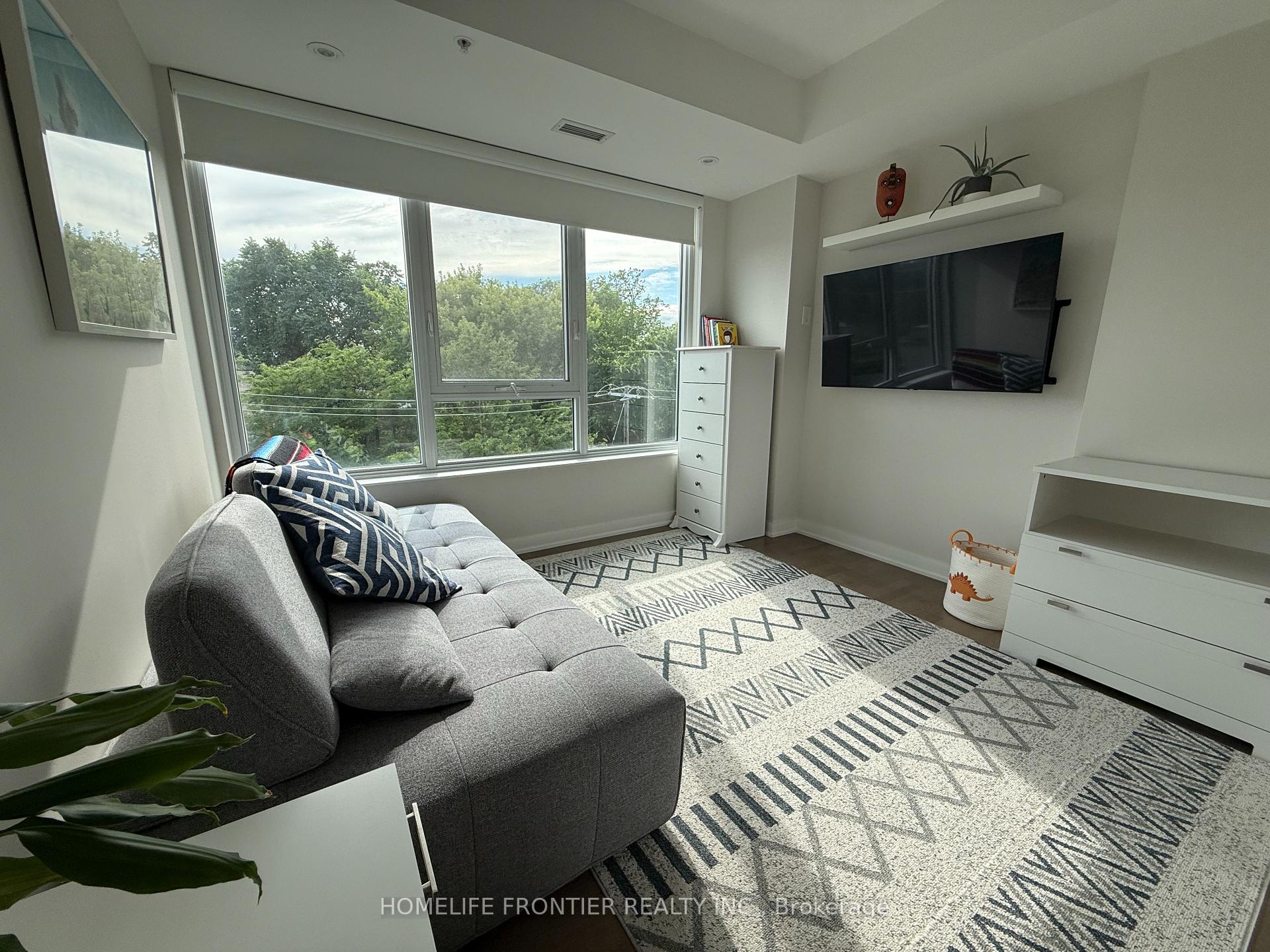 Photo 2 of Unit 405, 1960 Queen Street E, Toronto, The Beaches — HOMEH