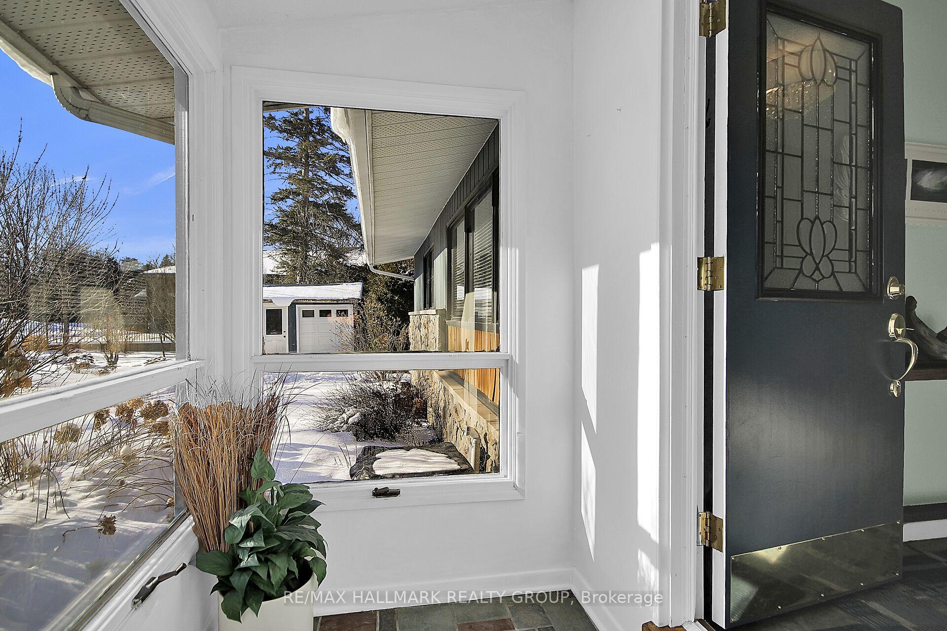 Photo 3 of 133 James Cummings Avenue, Ottawa, Crystal Bay/Rocky Point — HOMEH